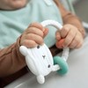Mordedera para bebes Soothing Sheppy de Ingenuity con Aros de