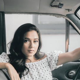 Anwlki Bling Sunglasses Holder for Car Visor Magnetic Leather Glasses Holder Visor Clip Rhinestone Glasses Temple Ticket Card Clip for Women Girls (Black)