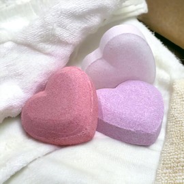 MIJOMA Bubbly Bath Hearts, Pack of 10 Luxury Bath Bombs Set, Relaxing Aroma, Skin Care, Pink/Pink, 12 g per Heart, Textile Bag Included