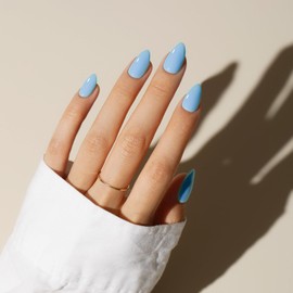 KQueenest Soft Gel Press on Nails Kurz – Sheer Baby Blau Nägel zum Aufkleben Kurz Mandel, Einfarbig Pastell Blau Fake Nails mit Kleber, Glänzend Natürlich Künstliche Nägel Set für Frauen, 30 Stück