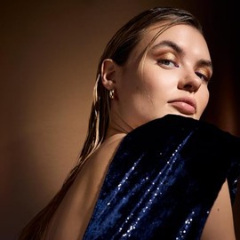 Catrice Wonder Woman Eyeshadow Palette, Lidschatten, Nr. 010, 12 Farben, hochpigmentiert, intensiv, schimmernd, farbintensiv, vegan, Nanopartikel frei, ohne Parabene, glutenfrei, 1er Pack (15.5g)