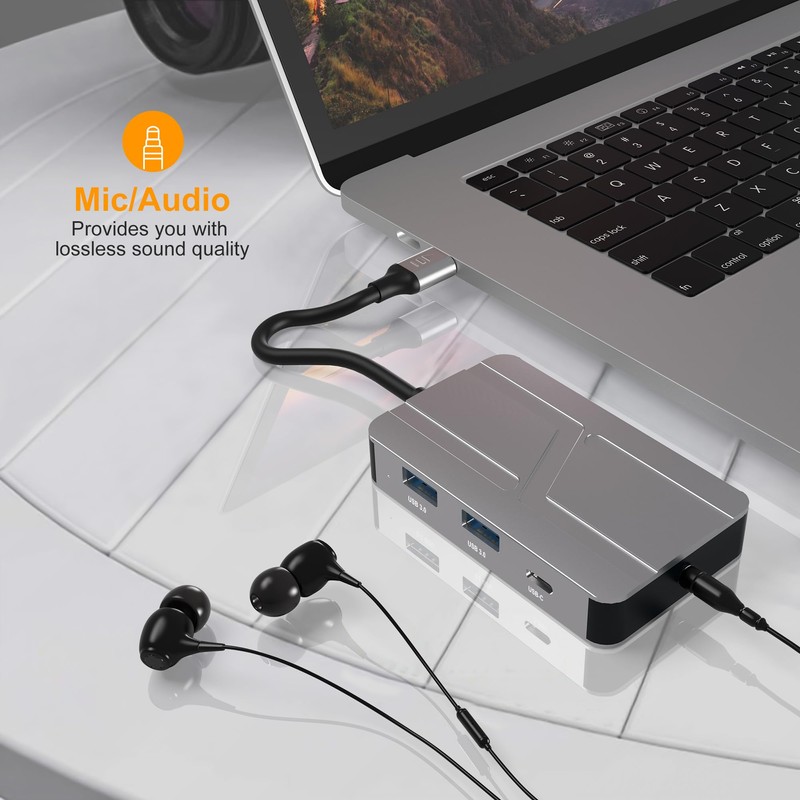 USB C Hub with 4K HDMI VGA USB3.0 3.5mm Audio