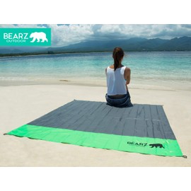 Bearz Outdoor, compact picnic blanket, beach blanket, waterproof blanket for trips, lightweight, camping, rain cover, music festival equipment, mat for hiking, sports and the beach, comes with its own pouch