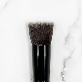 Impala - Round Kabuki Brush Nº25 | Liquid Makeup Brush | Kabuki Brush for Liquid Foundation | Professional Makeup Brush | Natural Hair Make-Up Brush