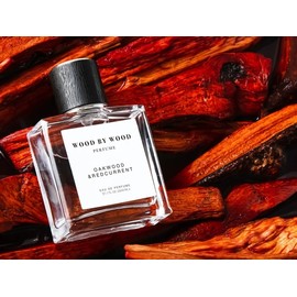The scent of oak barrels where wine was soaked, oakwood & redcurrants / 포도주를 담궜던 오크통의 향기, 오크우드&레드커런트