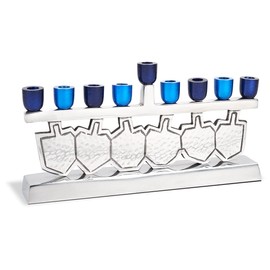 Dancing Dreidels Menorah con vasos de vela anodizados multiazules, se adapta a velas estándar de Hanukkah, emocionante vela diseñada por Driedels, Minorah perfecta para Janucá, decoraciones de Hannukah de Zion Judaica