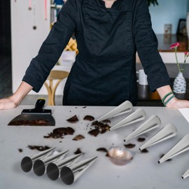 Retoo Tube Squeezer Moulds Baking 10 Pieces Stainless Steel Tube Squeezer Cone Moulds Baking Accessories Baking Moulds for Tubes with Cream Horn Mould Suitable for Kitchen Length 9 cm Silver