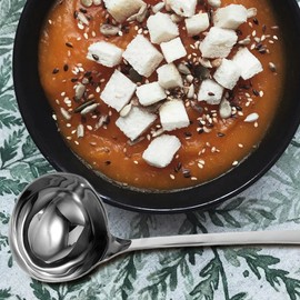 Stainless Steel Ladle with Pouring Spout Ladle for Soups and Sauces Kitchen Tool Durable and Easy to Clean Suitable for Home and Restaurant Use 27 cm