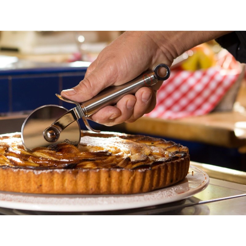 Rösle 12718 Stainless Steel Round-Handle Pizza Cutter Wheel with Thumb
