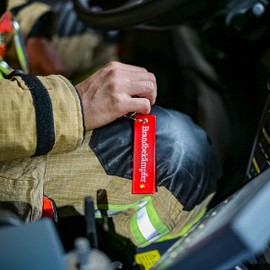 Café Viereck ® Embroidered Fire Brigade Keyring with Eyelet and Ring - 12cm x 3cm, red