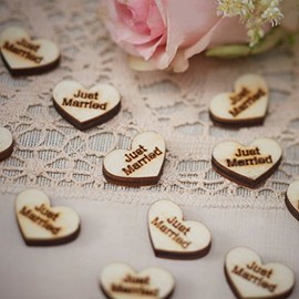 Unbekannt Confetti hearts made of wood with the inscription "Just Married" in a vintage look – contents 25 pieces per pack – size per scatter element approx. 2.5 cm x 1.5 cm