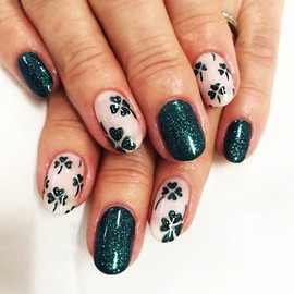 St Patricks Day Short Oval Press on Nails, Glossy Glitter Four Leaf Clover False Nails Gel Glue on Nails with Shamrock Design, Green Clover Manicure Art Fake Nails Stick on Nails for Coquette Women