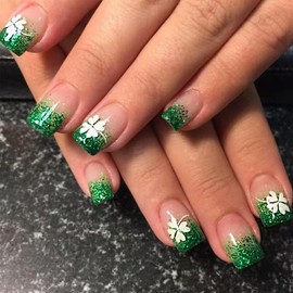 Lucky Clover Press on Nails Short Square St. Patrick's Day Fake Nails with Shamrock Design Green Glitter French Tip False Nails St Patricks Day Glue on Nails Artificial Stick on Nails for Women Girls