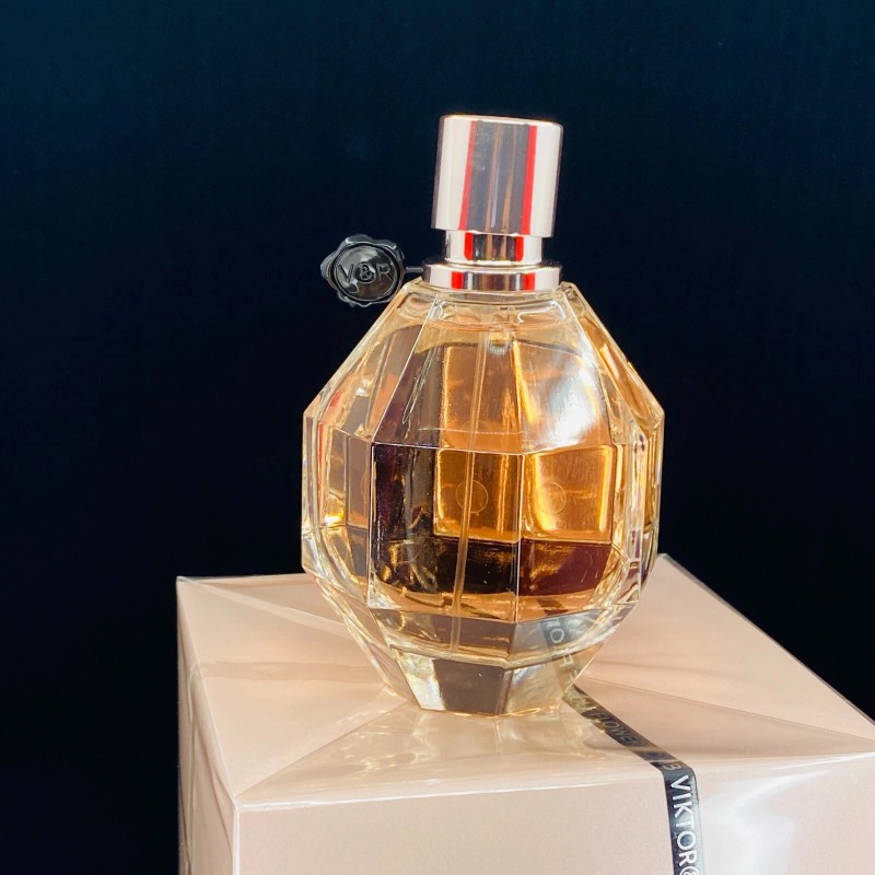 Viktor & Rolf Flowerbomb by Viktor & Rolf L'eau De