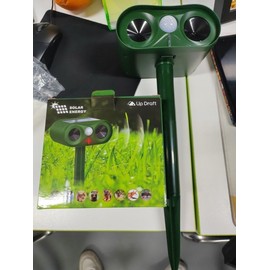 2025 4pcs Ultrasonic Cat Repellent Outdoor for Yard, Solar Deer Repellent Devices with Motion Detection, Waterproof Coyote Rodent Squirrel Skunk Dog Deterrent Light for Farm