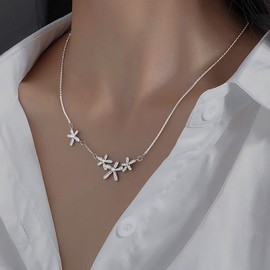 Atentuyi Tiny Crystal Flower Necklace Silver CZ Flower Pendant Necklace Crystal Flower Choker Rhinestone Bar Necklace Horizontal Necklace Jewellery for Women and Teenage Girls