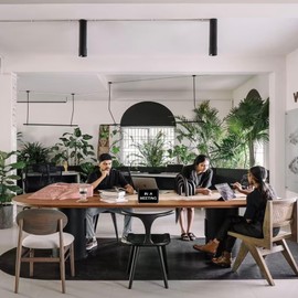 In a Meeting Sign,Do Not Disturb Sign,Meeting Desk Signs for Office & Conference Rooms,Office Desk Accessories-8 X 6 inches