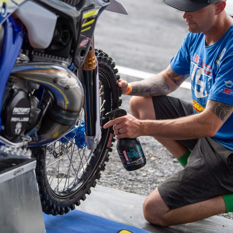 Motul 104881 MC Care E2 Moto Wash Powersports Degreaser and