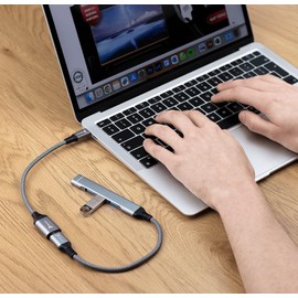 ​Reagle USB 3.2 Gen 1 Hub 4-Port USB-A Verteiler aus Aluminium – SuperSpeed 5 Gbps Plug & Play – Kompatibel mit Windows, macOS und Linux​
