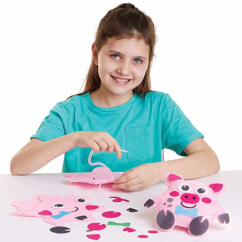 Baker Ross FC816 Pig Cushion Sewing Kits - Pack of