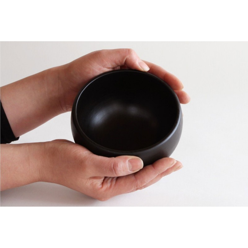 オークヴィレッジ スープカップ 拭き漆塗 大:直径12cm×高さ7cm 容量:約300ml 中:直径10cm×高さ6cm 容量:約150ml 小:直径8cm×高さ5cm 容量:約60ml 手のひらになじむ、まあるい入れ子の漆塗り木製ボウル