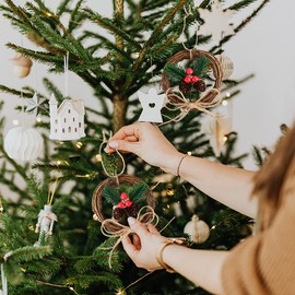 Luckforest 5 Pcs of 4.13-Inch Grapevine Wreath and 5 Pcs of 3.54-Inch Artificial Christmas Picks Assorted Red Berry for Christmas, Wedding, Party, Dinner Decor