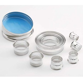 thermohauser Cookie Cutter Set (Stainless Steel) Round, Waved Edges, 14 Pieces, 2.3 - 11.0 cm, Packed in Tin Storage Tin