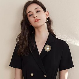 Antique Rhinestone Brooch for Women Girls Gold Tone Vintage Baroque Rectangle Crystal Shell Pearl Boho Victorian Style Brooch Pin Elegant Xmas Festival Ornament Jewelry Gift, Metal, Cubic Zirconia