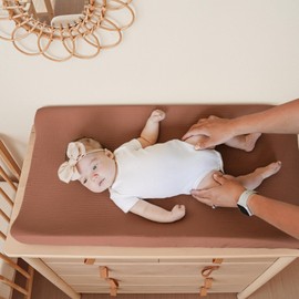 Konssy 2 Pack Muslin Changing Pad Cover for Baby Girls Boys 100% Cotton Fitted Diaper Changing Table Cover Set, Soft Changing Pad Sheets (Chestnut, Posy)