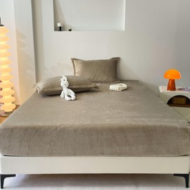 Luxurious Velvet Fitted Sheets，All-Season Milk Plush Bedding，15" Deep Pockets Mattress Protector Cover for a Cozy and Elegant Sleep Experience (Not Include Pillowcases) (Khaki, Twin)