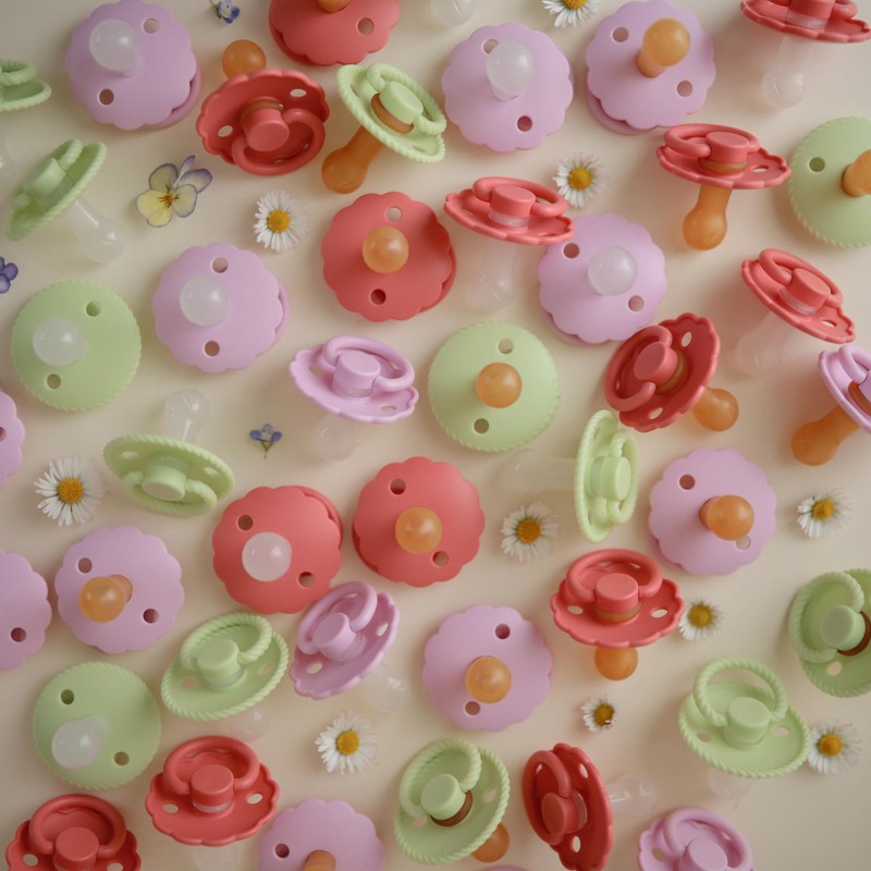 FRIGG Daisy Natural Rubber Baby Pacifier | Made in Denmark