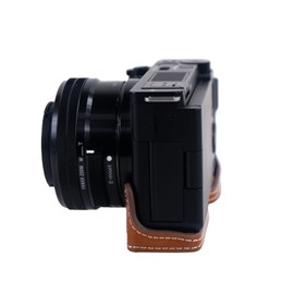 Rieibi ZVE10 Case - High Quality PU Leather Half Case for Sony ZV-E10 Mirrorless Digital Camera - Grip Protective Case for Sony ZVE10, brown, Camera case