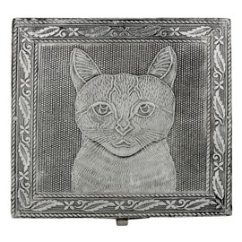 VGI Elegant Jewelry Box with Hammered Metal Cladding and Soft Fabric Interior (Cat, Silver Finish)