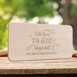 Breakfast Board with Engraving - Zum 40th Geburtstag - 14610 Tage alt - Wer zählt da schon noch mit? - Alter in Tagen - Bread Board Made of Beech Wood Funny Birthday Gift