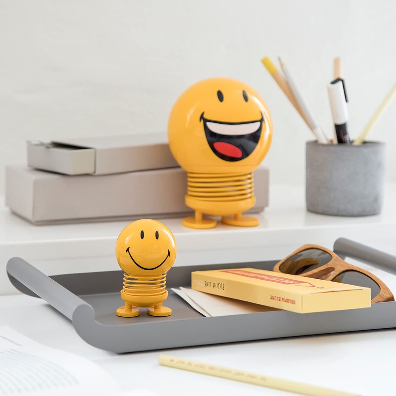 Hoptimist - Skandinavisches Design - Small Smiley Love - Wackelfigur