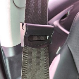 One set of 2 fixing clips, compression seat belt, and pregnant woman's free seat belt. / 2개 고정클립 압박 좌석 안전벨트 임산부용 프리 한세트