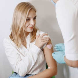 Wound Dressing Foam Bandages 50Pcs Heart- Shaped Breathable Patches Waterproof Adhesive Bandages for Home