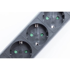 Meister Steckdosenleiste 3-fach, mit Zusatzstecker - 2 m Kabel - schwarz - IP20 Innenbereich - Schalter / Powersplit / Steckerleiste mit Überspannungsschutz / Mehrfachsteckdose / Tido 3-fach / 7430640