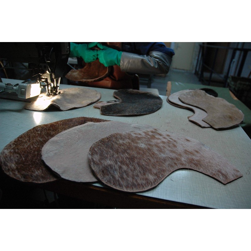 Spanish Curved leather 1,5 Liter Wineskin. Dark Dye bota bag