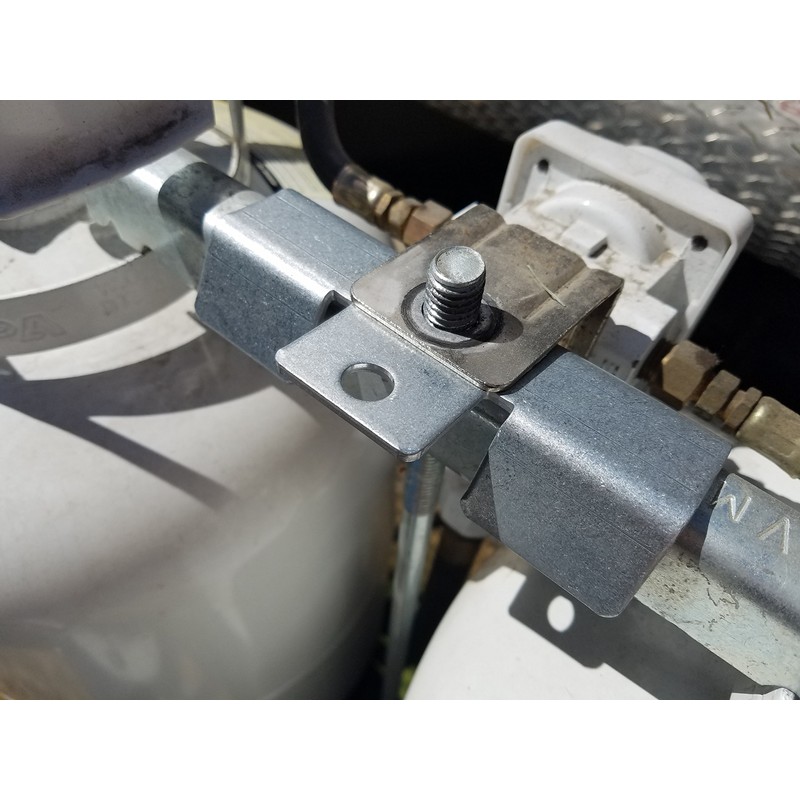 FQQF Propane Tank Lock Bracket (1/2" Thread) - Silver -