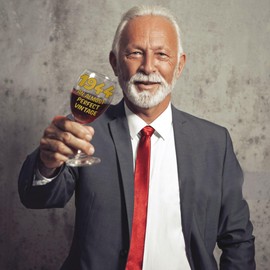 Bombo Weinglas mit gebogenem Stiel für den 80. Geburtstag mit Inschrift in Englisch