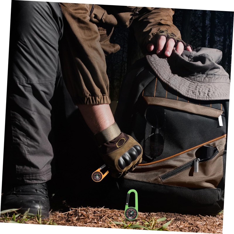 Outanaya Lightweight Carabiner Compass Buckle Mini Outdoor Compass for Hiking