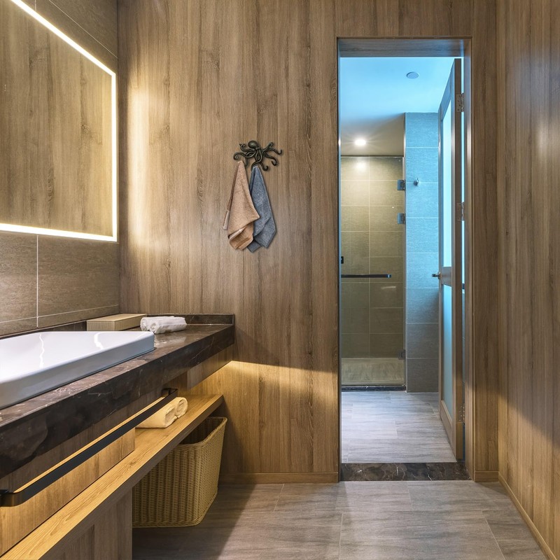 ChasBete Wall Hooks for Hanging, Iron Octopus Key Holder for