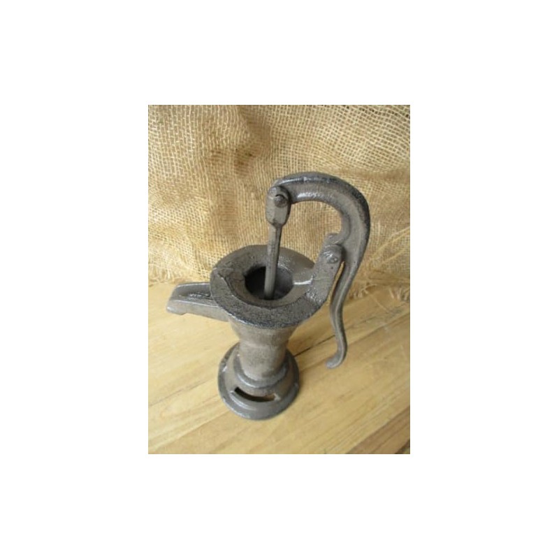 Vintage RUSTIC CAST IRON PUMP CISTERN WATER FOUNTAIN 9" TALL