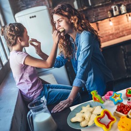 Sandwich Cutters for Children, Sandwich Cutter and Sealing (Large) Bread Cutters, Sandwich Crimpers with Vegetable Fruit Cutters for Bento Box Children, Stainless Steel, Pack of 33