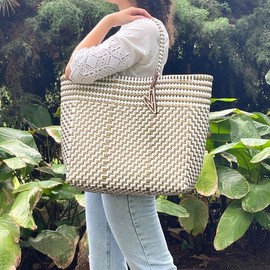 MARIA VICTORIA Handwoven Plastic Mexican Tote Bag For Women, Water Resistance, Perfect For Summer, Travel, Indoor And Outdoor Activities, Magpie GW Large