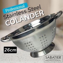 Sabatier Professional Stainless Steel Colander - Heavy-Duty, Durable & Dishwasher-Safe Kitchen Strainer. Fine Holes for Easy Draining. Perfect for Pasta, Veggies, Rice, and Fruit. Large 26cm Diameter.