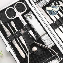Convenient travel nail clippers versatile nail care / 편리한 여행용 손톱깎이 다용도 네일케어