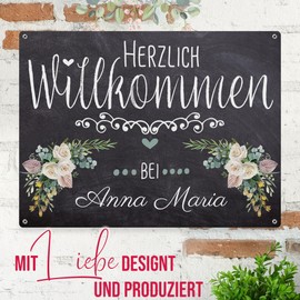 PR Print Royal Front Door Sign with Name – Herzlich Willkommen bei – Metal Sign with Surname Personalise, Outdoor Sign Made of Aluminium, Weatherproof, Flower Motif, 21 x 15 cm