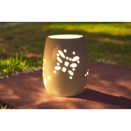 LED Solar Lantern Butterfly Ceramic White with Changing Light Colours Diameter 11.5 cm Height 14.3 cm Splash Protection IP44 for Balcony, Patio, Stairs, Walls, Entrance Area
